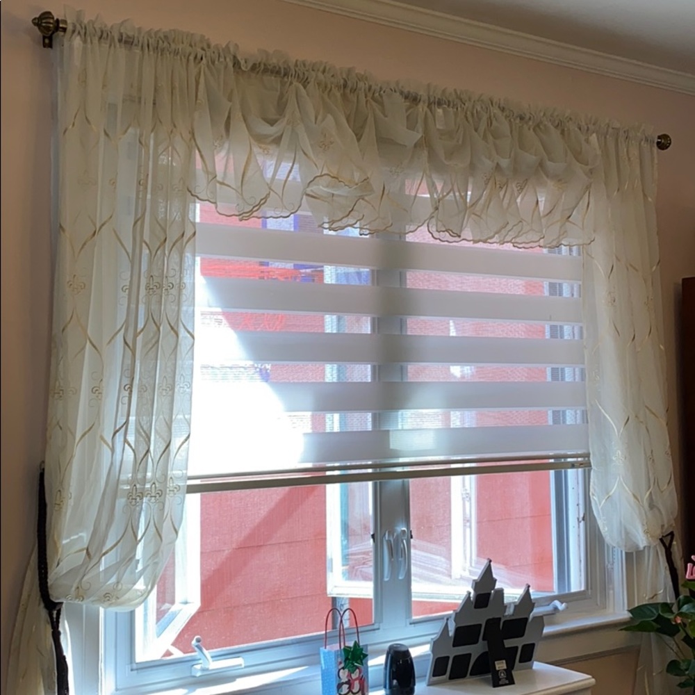 Curtains - Picture 3 of 4